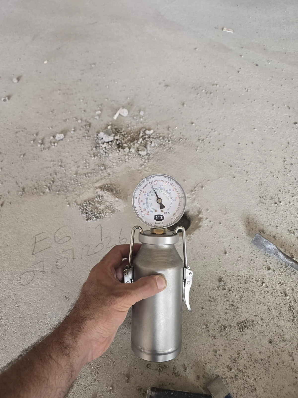 CM-Messgerät mit Druckmanometer